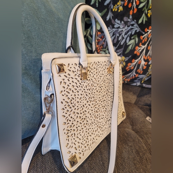 White laser cut two way shoulder bag - Picture 3 of 15